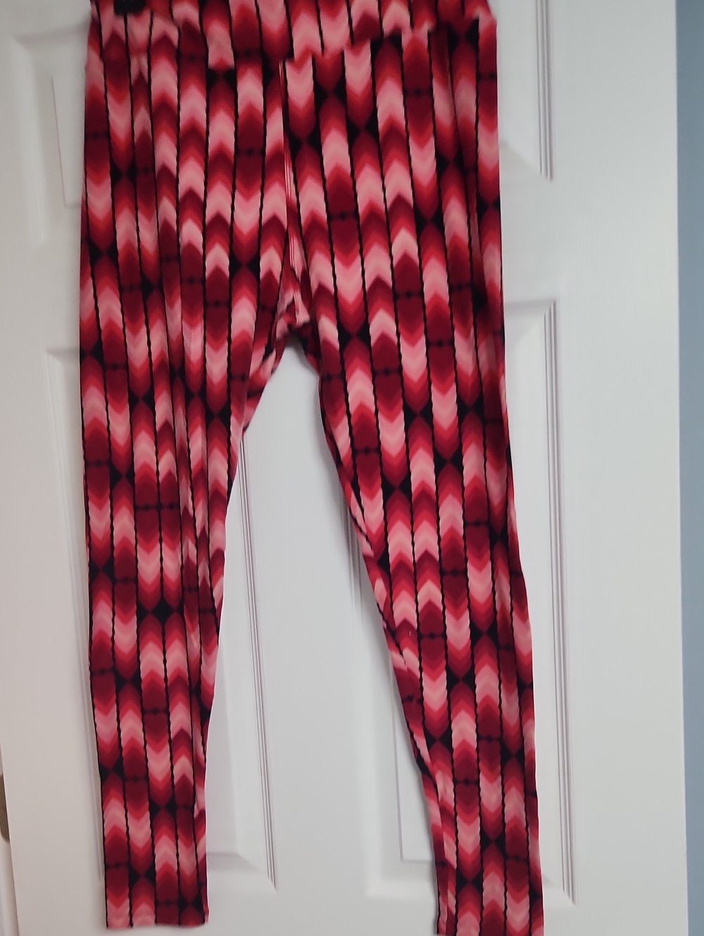 LuLaRoe Red and Black Chevron-Style Leggings